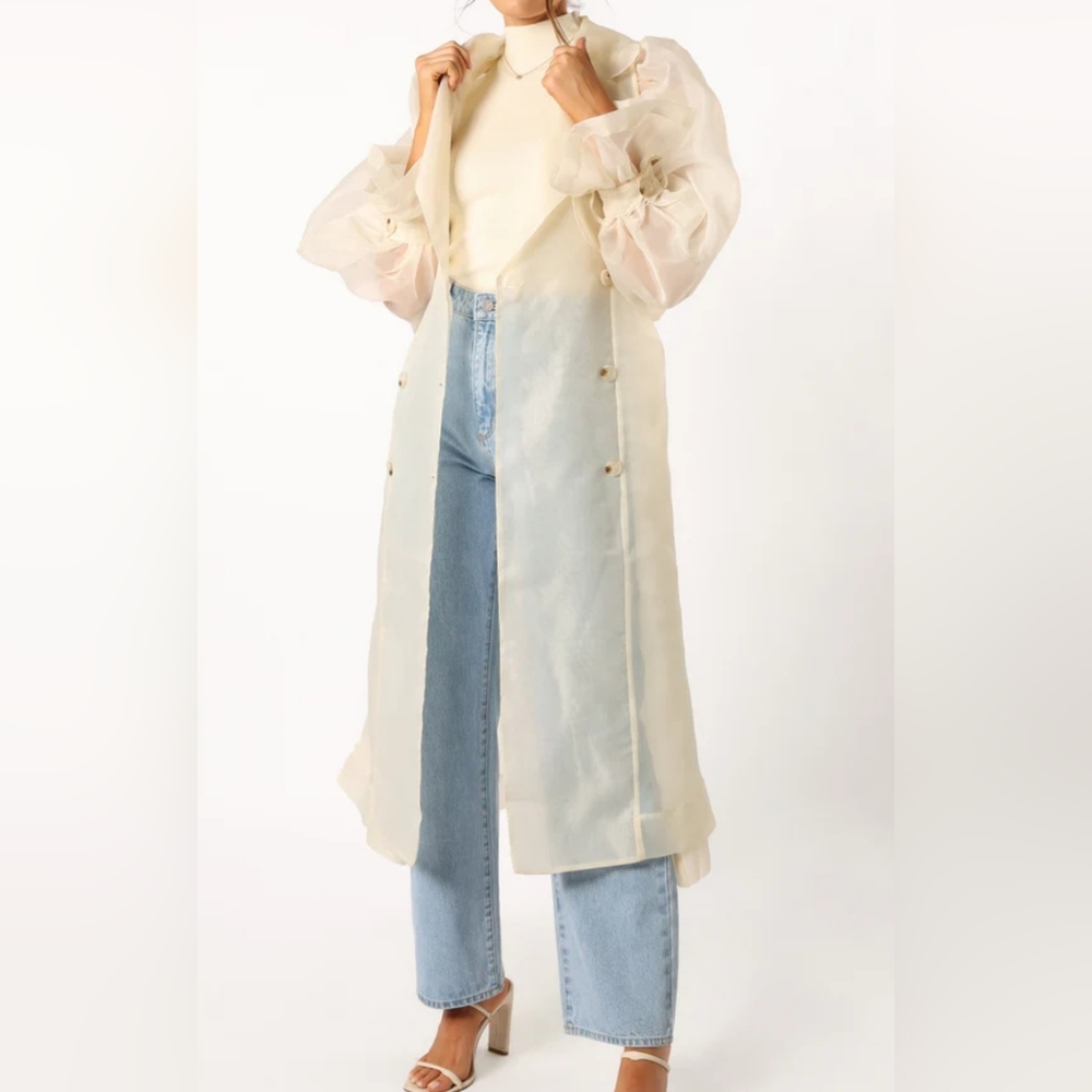 Trench coat Sheer can fit a small or medium  new
